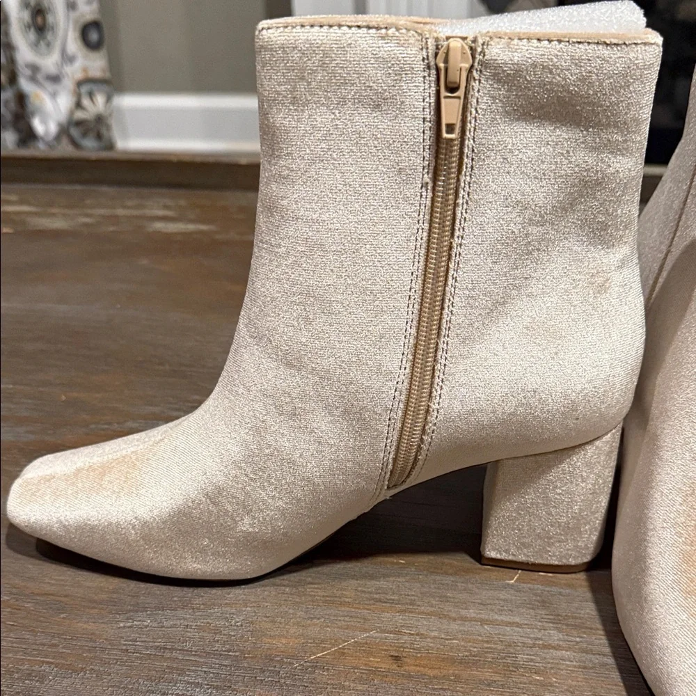 New Journee Womens Hazara Square ToeBlock Heel Ankle Booties‎ Tan Velvet 10